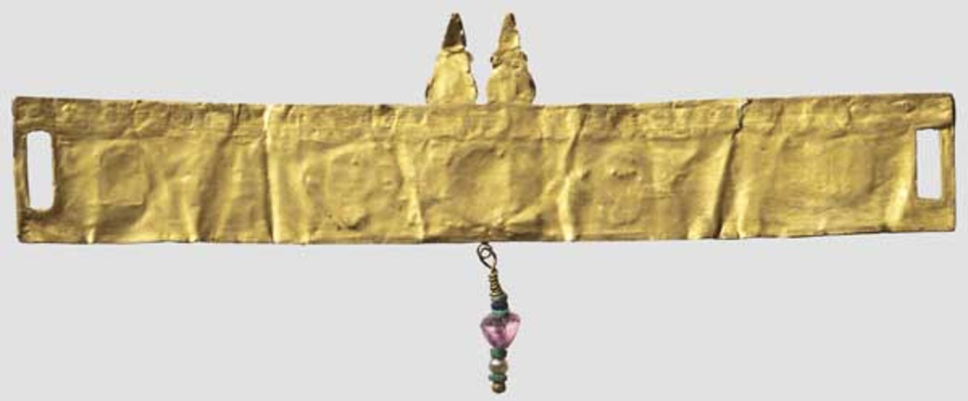 Golddiadem und zwei Ohrringe, Baktrien, 1. - 3. Jhdt. n. Chr.   Goldener Besatz von einem - Bild 4 aus 4