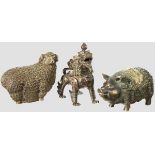 Drei Bronzefiguren, China, 19./20. Jhdt.   Unterschiedliche, plastische Figuren aus Bronzeguss mit