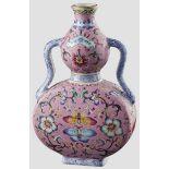 Porzellanflasche im Famille-Rose-Stil mit polychromer Emaille-Malerei    Doppelt gebauchte