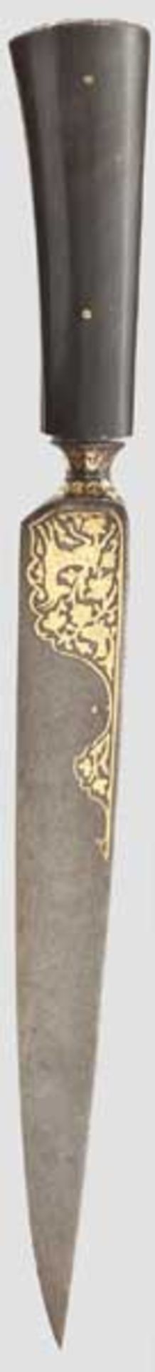 Goldtauschierter Kard, Persien um 1800   Kräftige, am Rücken fein geschnittene Klinge aus