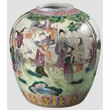 Vase, China, wohl 19. Jhdt.   Bauchiger Korpus aus weißem Porzellan mit kurzer, ausgestellter Lippe.