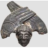 Bronzekopf eines Seraphs, mittelbyzantinisch, 9. - 11. Jhdt.   Kopf mit wohlgeordneten Locken. Das