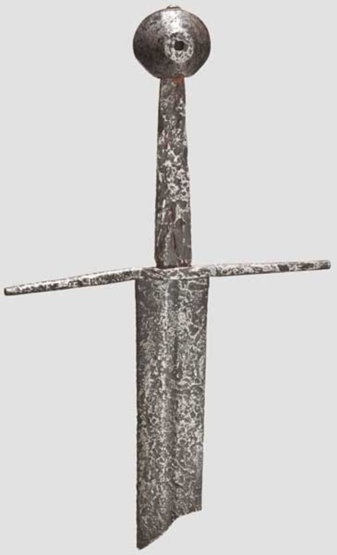 Fragment eines ritterlichen Schwertes um 1300   Die flache breite (5,7 cm), zweischneidige Klinge