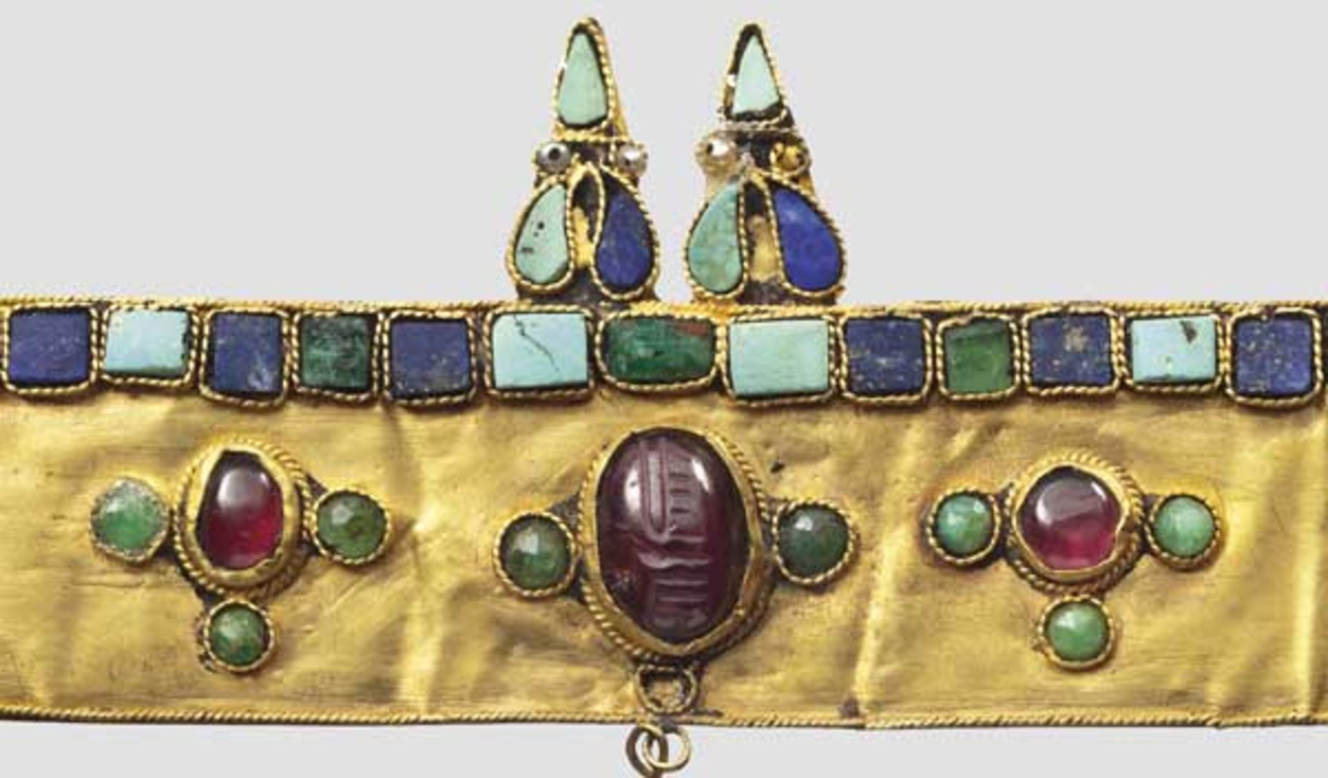 Golddiadem und zwei Ohrringe, Baktrien, 1. - 3. Jhdt. n. Chr.   Goldener Besatz von einem - Bild 2 aus 4