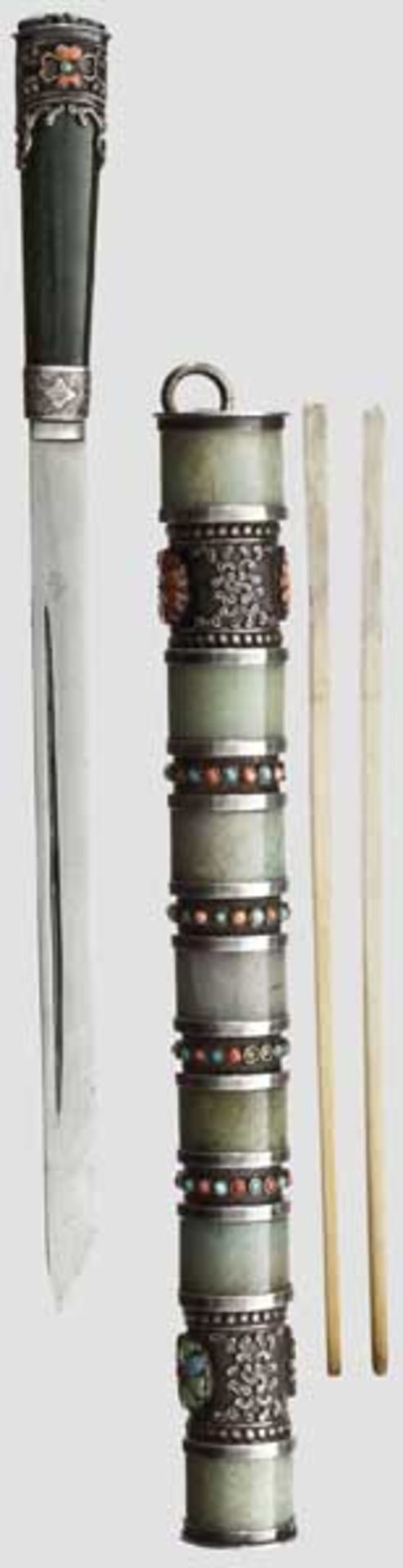 Silber- und jademontiertes Luxus-Essbesteck, sinotibetisch um 1900   Essmesser mit einseitig