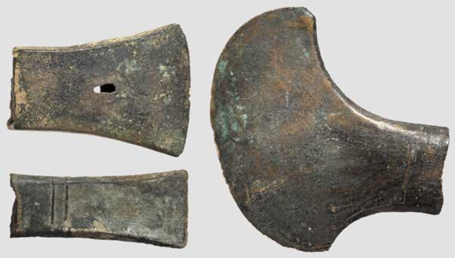 Zwei Tüllenbeile und eine Dechsel, nordiranisch, 13. - 10. Jhdt. v. Chr.    Drei bronzene Geräte: