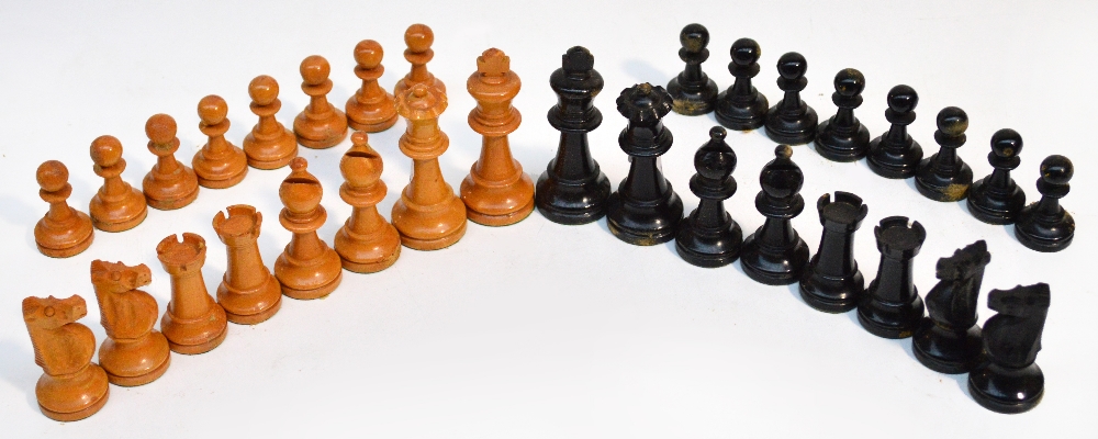 A 20th century turned wooden Staunton pattern chess set, height of king 8cm.
