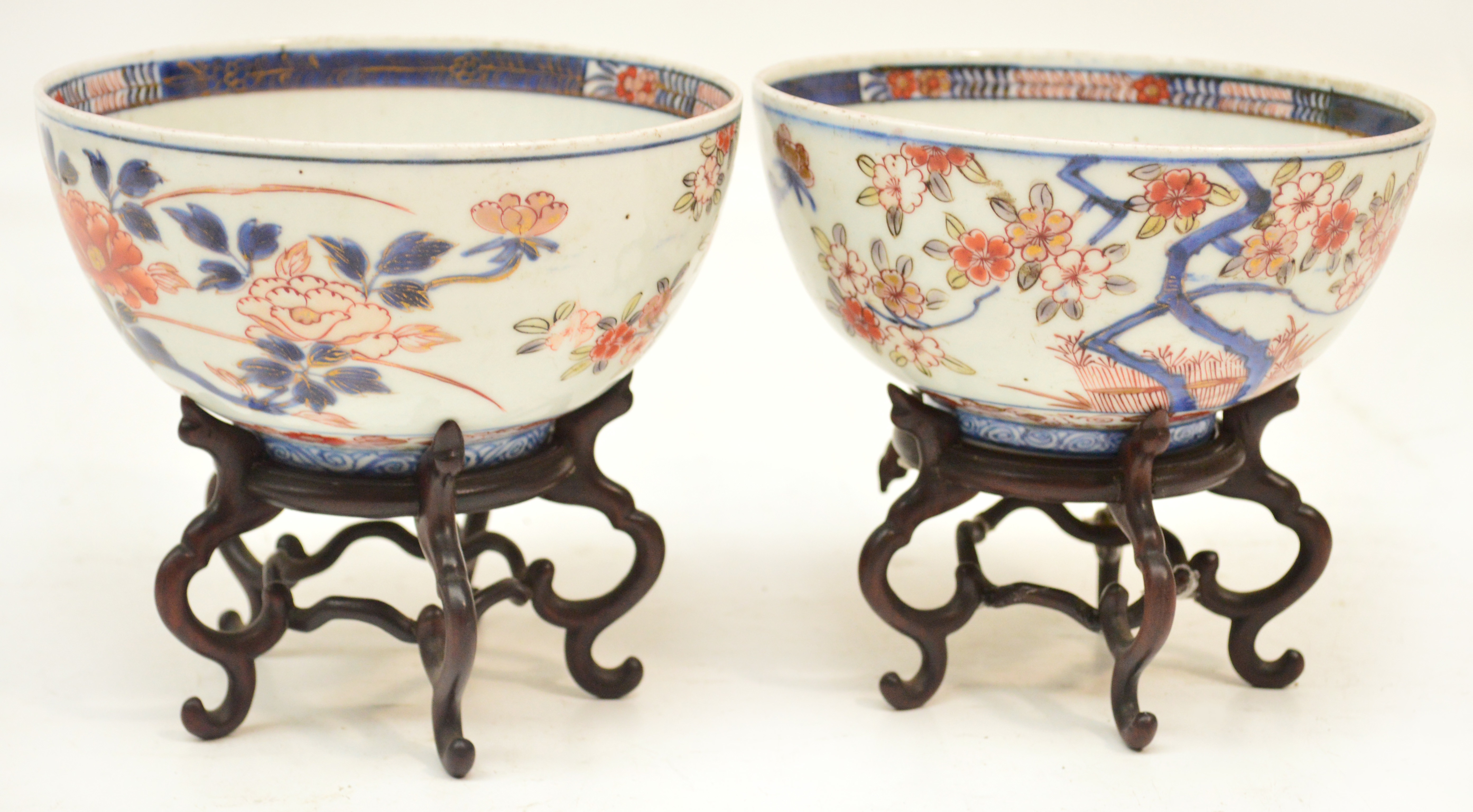 A pair of 18th century Chinese porcelain Imari decorated bowls painted in underglaze blue and