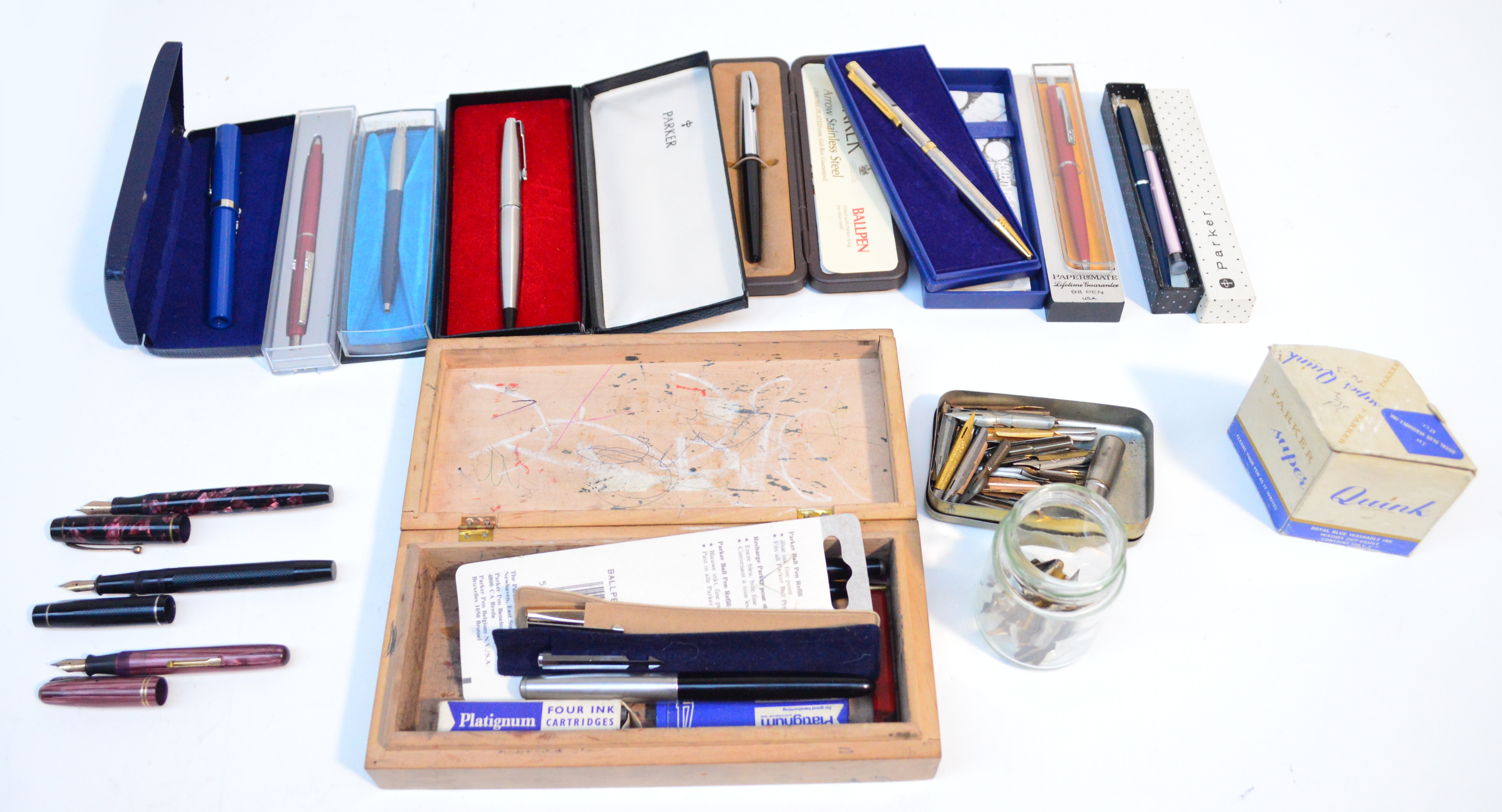 A collection of pens including a Parker "Victory", a Waterman's 512V etc.