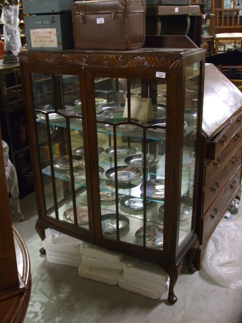 A Mid 20th Century Display Cabinet having two glass shelves, on cabriole front supports.