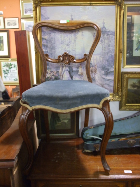 A Victorian Walnut Parlour Chair.