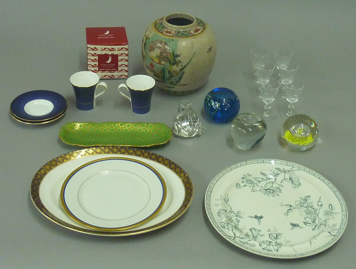 Mixed lot of ceramics and glassware. (20)