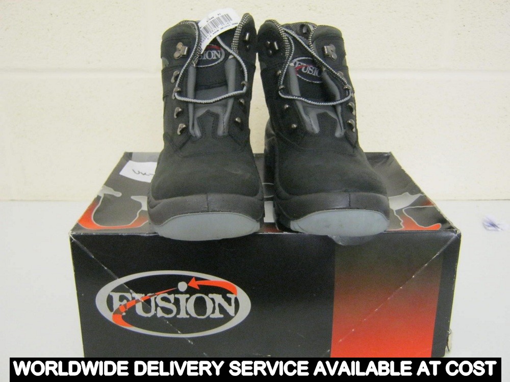Fusion Work boots - UK Size 8 - New, cost around £45.00