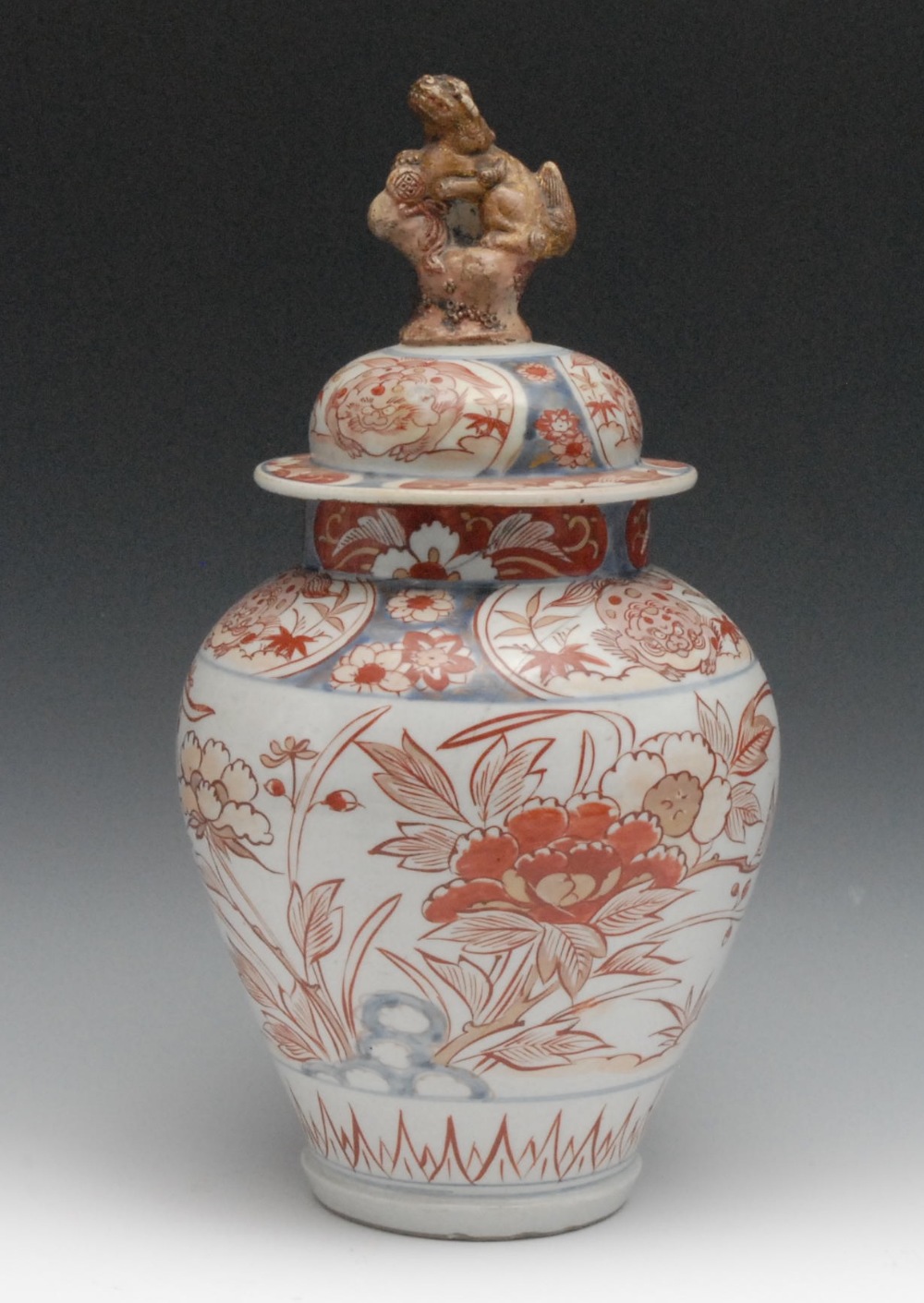 A 17th century Chinese Imari ovoid vase and cover, decorated in stylised peonies and foliage, the