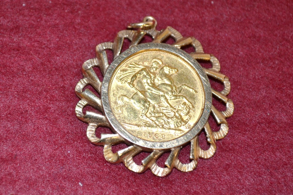 A late 20th century full sovereign, c.1967, mounted