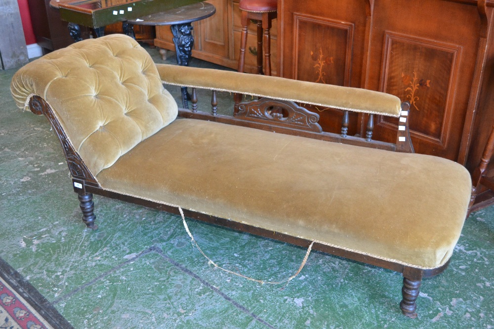 A late Victorian mahogany chaise longue