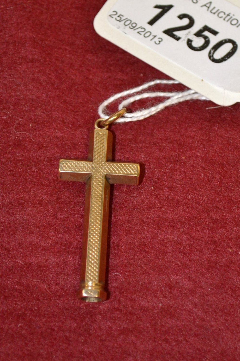 9ct gold crucifix pencil pendant