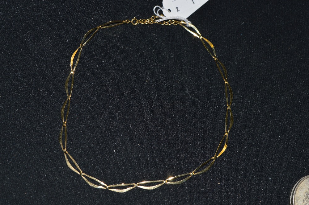 A 9ct gold necklace, 8g