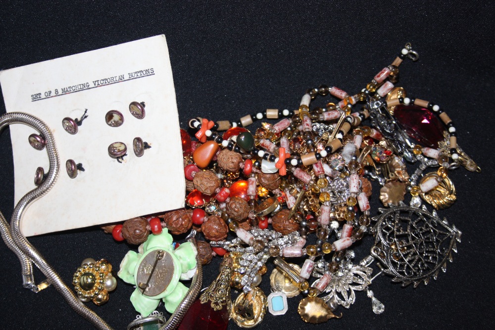 Fashion Jewellery - necklaces;  brooches;  etc