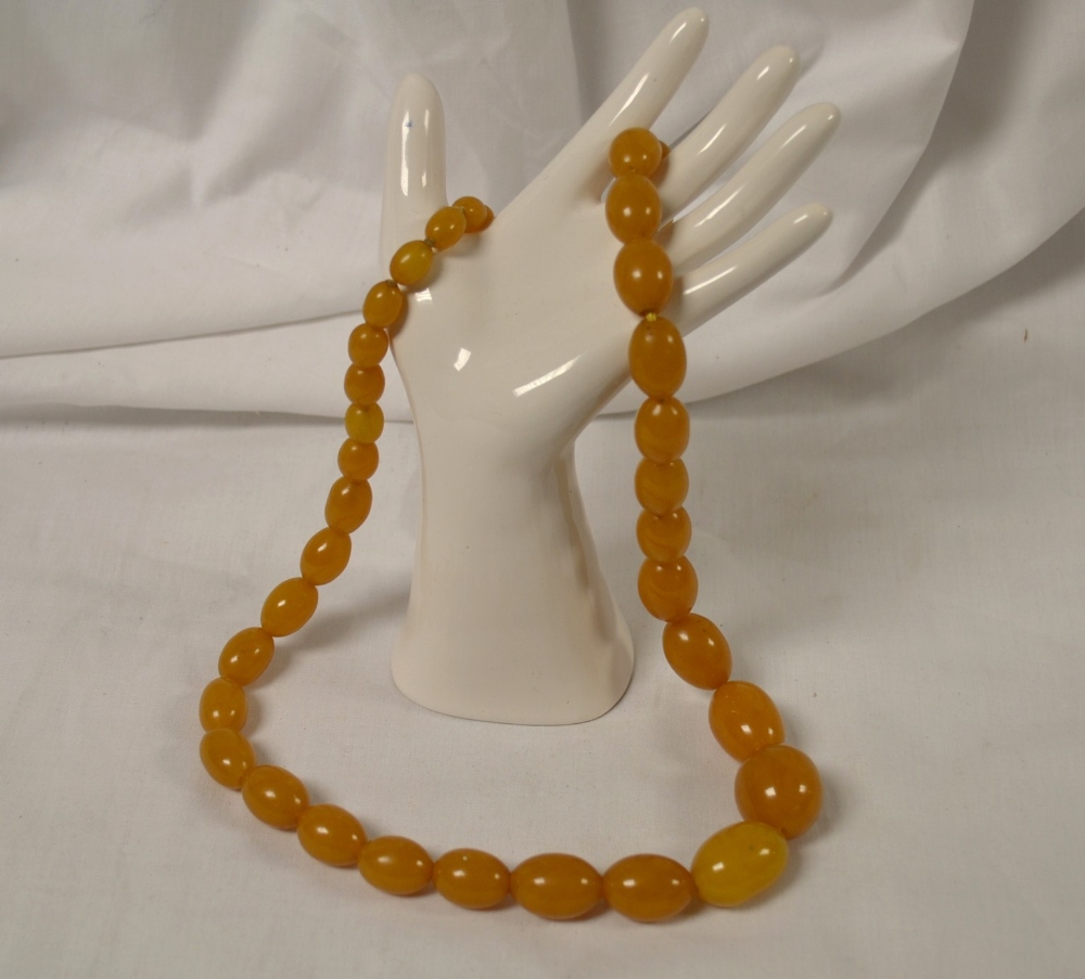 A string of graduated yellow amber coloured beads, approx 95g