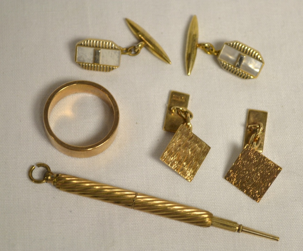 A 9ct gold wedding band and cufflinks; a silver retractable cocktail whisk, etc.