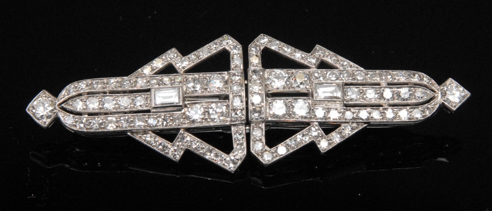 An Art Deco diamond metamorphic bar brooch , each half set with a central baquette cut stone and