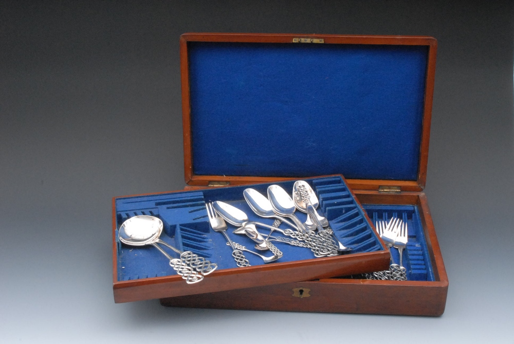 David Andersen - a Ringebu pattern part canteen, comprising six dessert knives, six dessert forks,