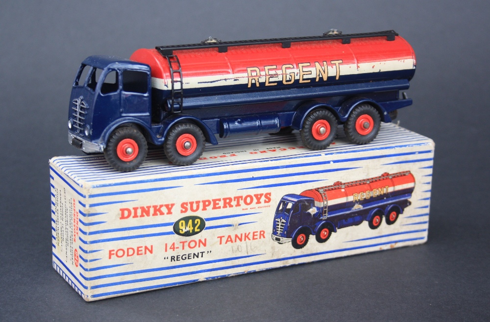 Dinky Supertoys 942 Foden 14-Ton Tanker, dark navy blue cab and chassis with red and white