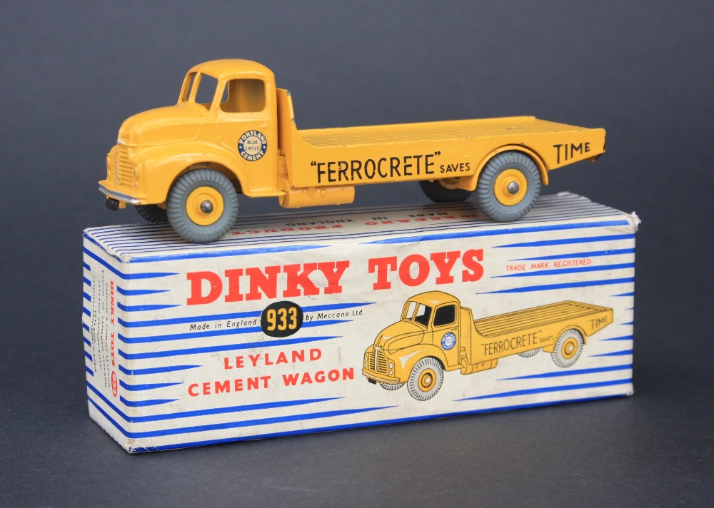 Dinky Toys 933 Leyland Cement Wagon, bright yellow cab, chassis and body with `Portland Blue