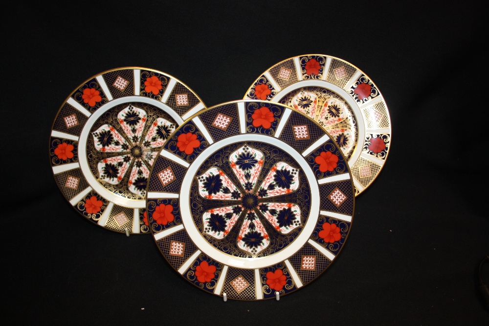 A Royal Crown Derby 1128 pattern dessert plate; others (3)