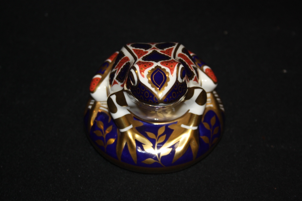 A Royal Crown Derby paperweight, Frog