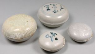 Tek Sing Cargo - Four Chinese porcelain boxes and covers comprising a larger circular box with