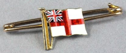 A 9ct gold and enamel Royal Naval white ensign bar brooch, 4.3m long.