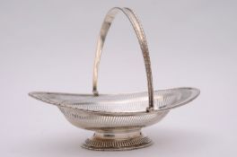 A George V silver oval swing handled basket, maker GH, Sheffield, 1913, with pierced sides and