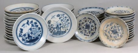 Tek Sing Cargo - fifty Chinese porcelain plates comprising twenty five of circular form the interior