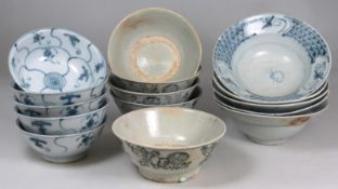 Tek Sing Cargo - fifteen Chinese porcelain bowls each of circular form comprising five with
