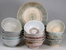Tek Sing Cargo - a mixed group of Chinese porcelain comprising five shallow dishes of circular