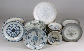 Tek Sing Cargo - fifty Chinese porcelain plates of circular form comprising ten painted in blue with