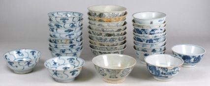 Tek Sing Cargo - thirty Chinese porcelain bowls of circular form comprising ten painted in blue on