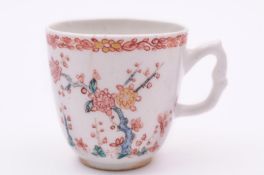 A Bow coffee cup painted in the Kakiemon palette with the ‘Two Quail’ pattern, circa 1755, 5.5 cm
