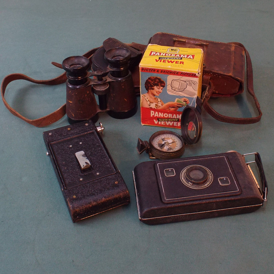 COLLECTION OF EARLY 20th CENTURY CAMERAS, VIEWERS ETC.