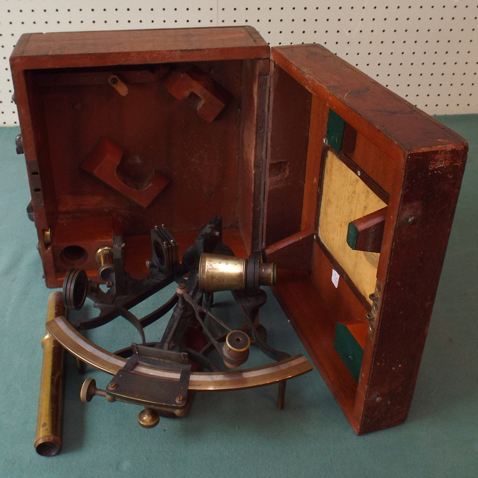 EDWARDIAN BRASS SEXTANT IN MAHOGANY CARRY CASE WITH KEY BY T L AINSLEY OF CARDIFF.