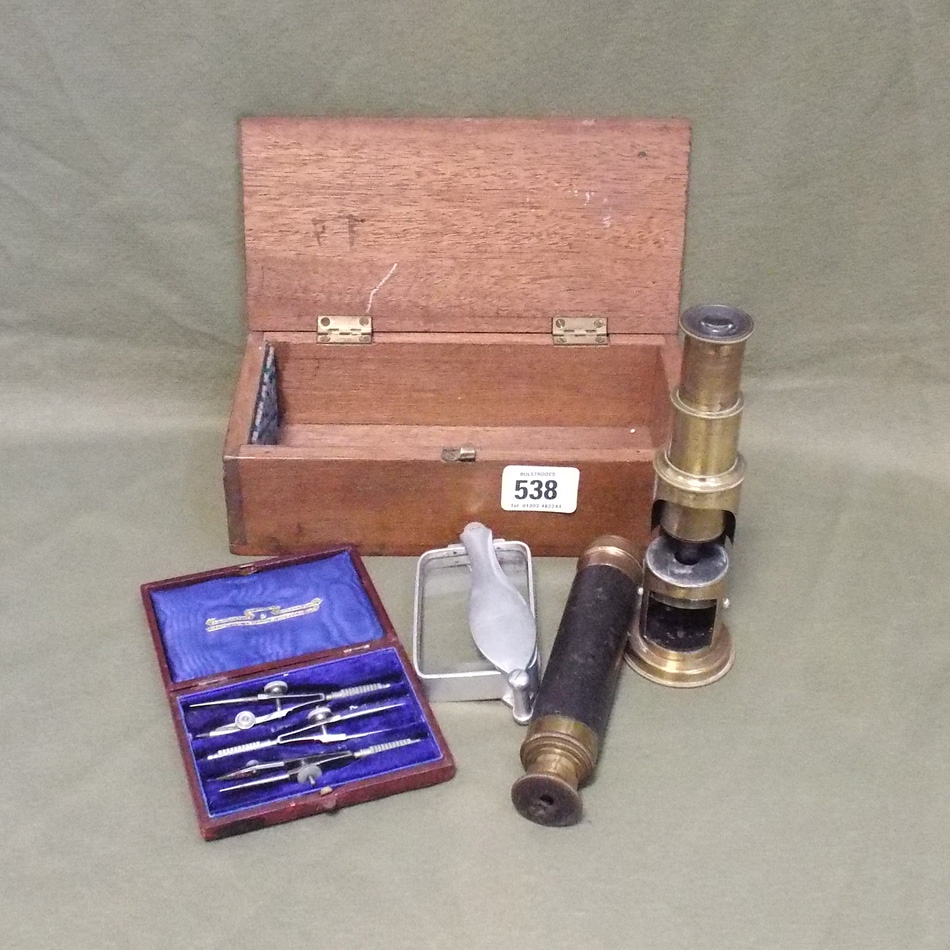 COLLECTABLES TO INCLUDE SMALL TELESCOPE, STUDENTS MICROSCOPE, TECHNICAL DRAWING SET ETC.