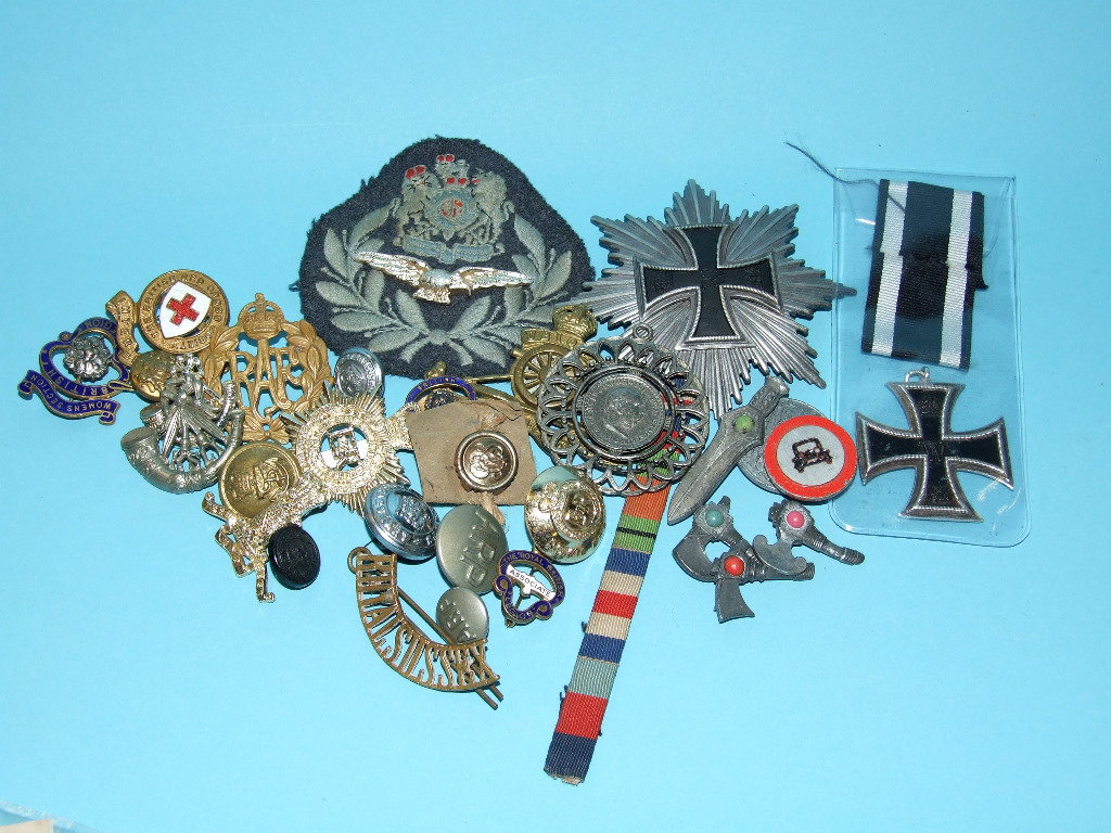 Assorted German badges, bar badges and other similar items (box)