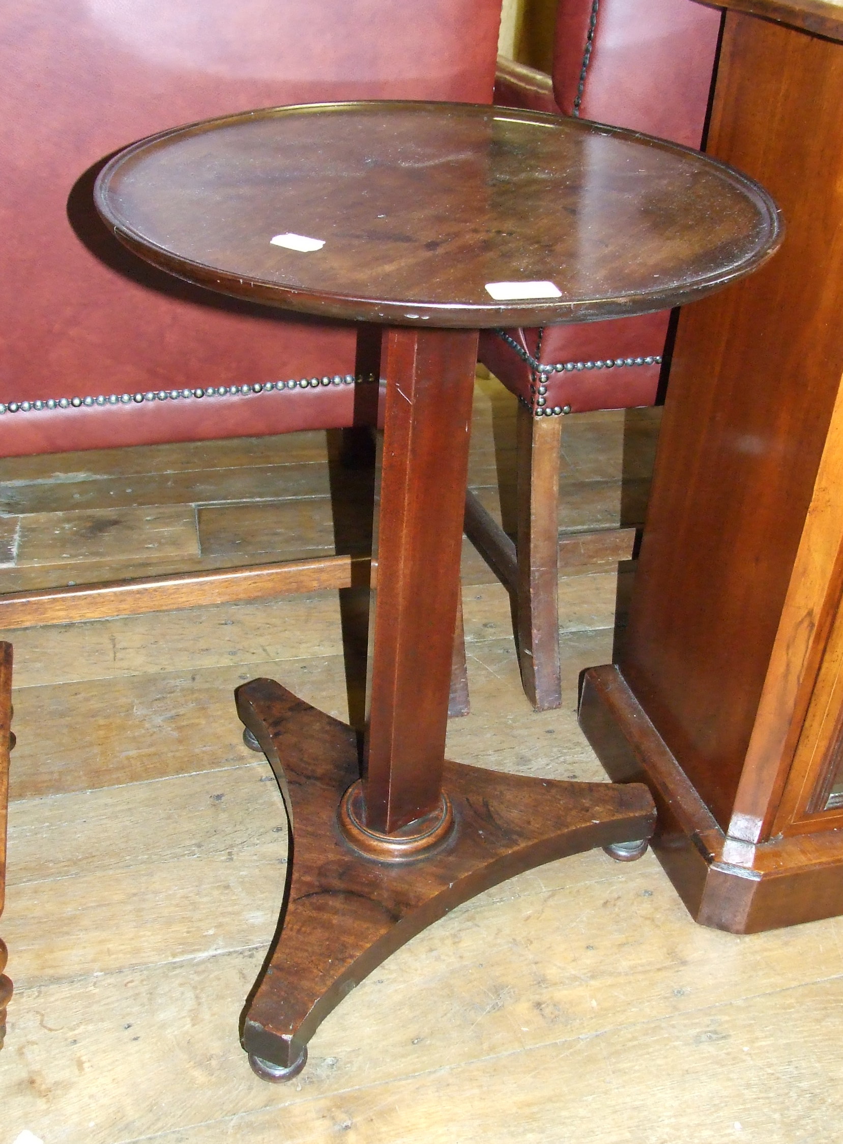 A Victorian mahogany occasional table, 46 cm diameter