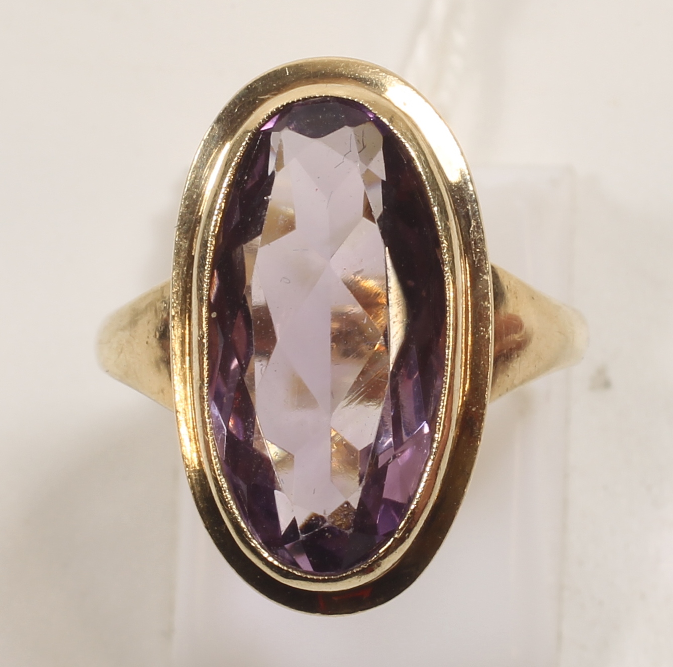 -Click here to bid -   9ct Amethyst ring. Size M-N (est. £70-£90)