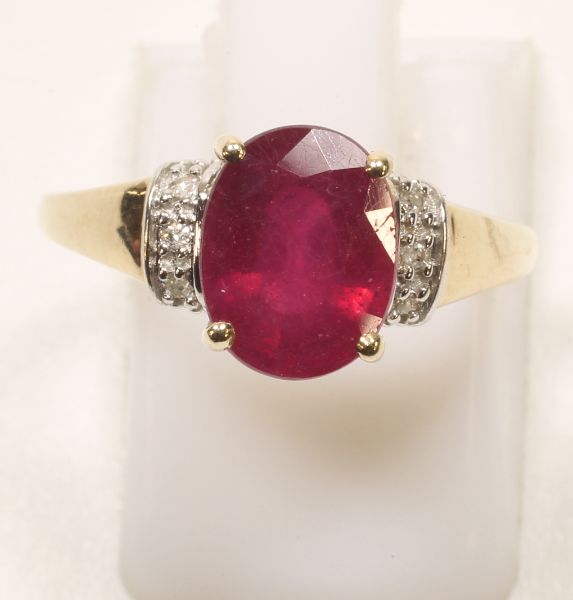 -Click here to bid -   Vintage 9ct Gold Diamond and Ruby ring (approx 1.75cts). Size J-K (est. £