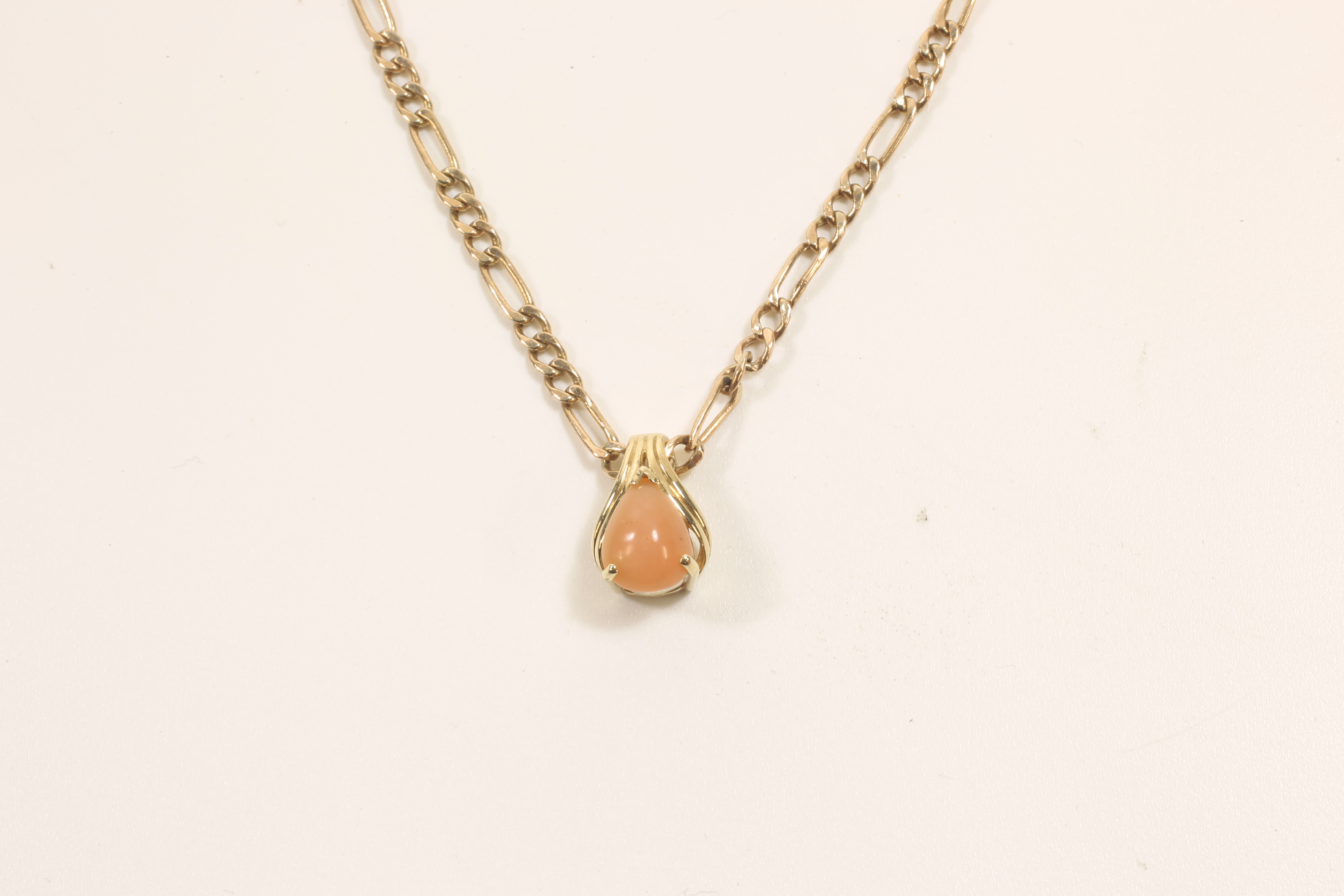 -Click here to bid -   9ct 18`` flat chain with Chameleon pendant (est. £75-£95)