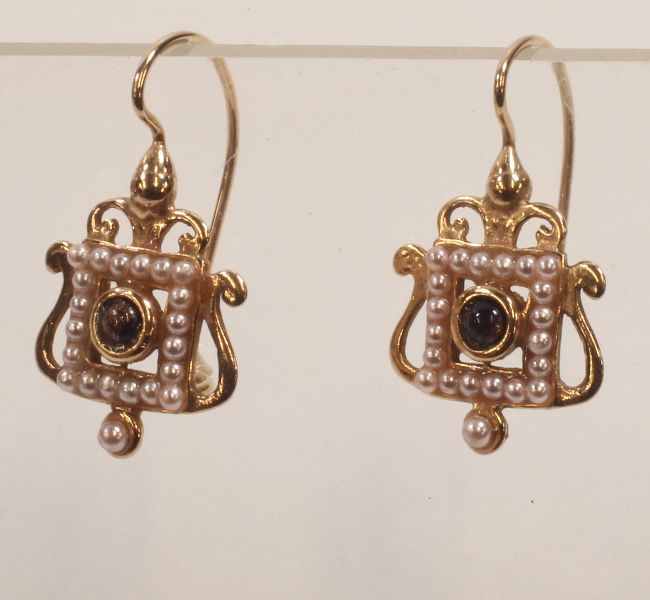 -Click here to bid -   Pair of Garnet and pearl Style set vintage Silver and Gilt earrings. drop 2cm