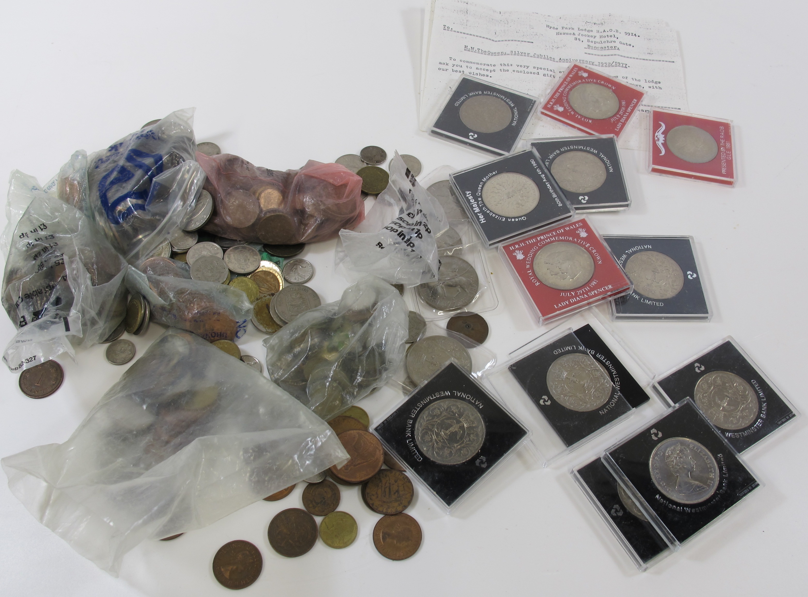 Qty of UK & Foreign coins and a qty of UK Commemorative Crowns (est. £100-£200)